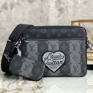 Louis Vuitton Men’s Pochette Trio Messenger Bag – Black