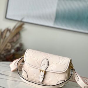 Louis Vuitton Diane Handbag – White